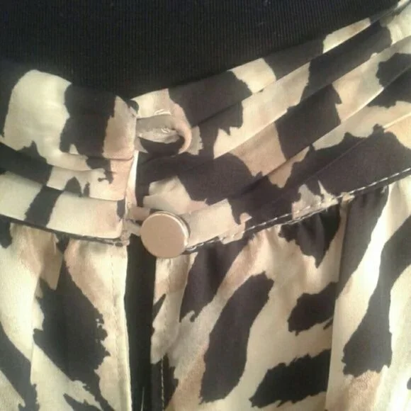 WHBM XS Blouse Leopard Print Sleeveless Ruffled Neckline Smocked Tiered Waist - Picture 7 of 8